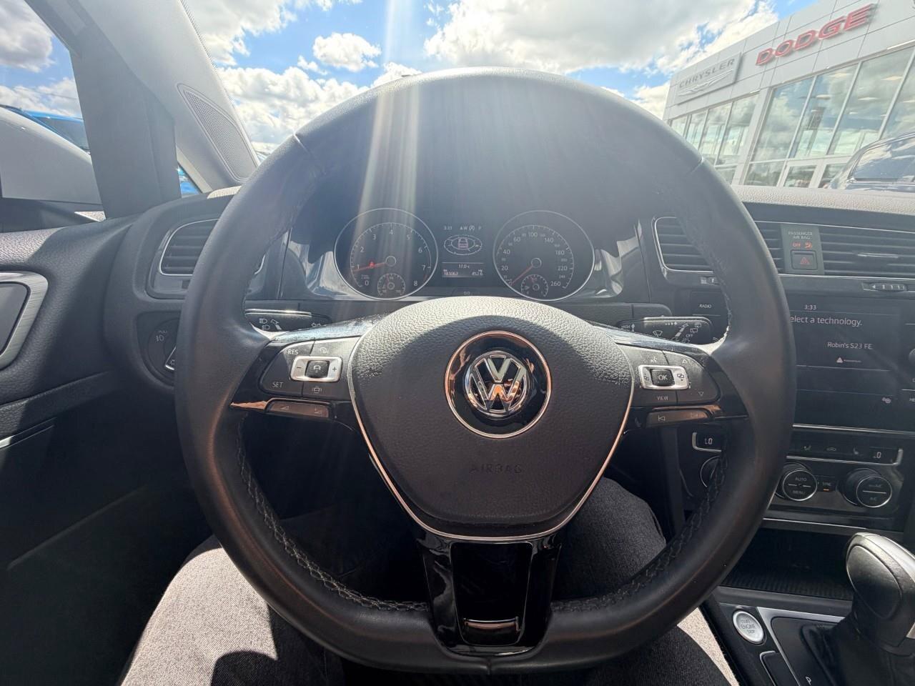 2021 Volkswagen Golf  Photo