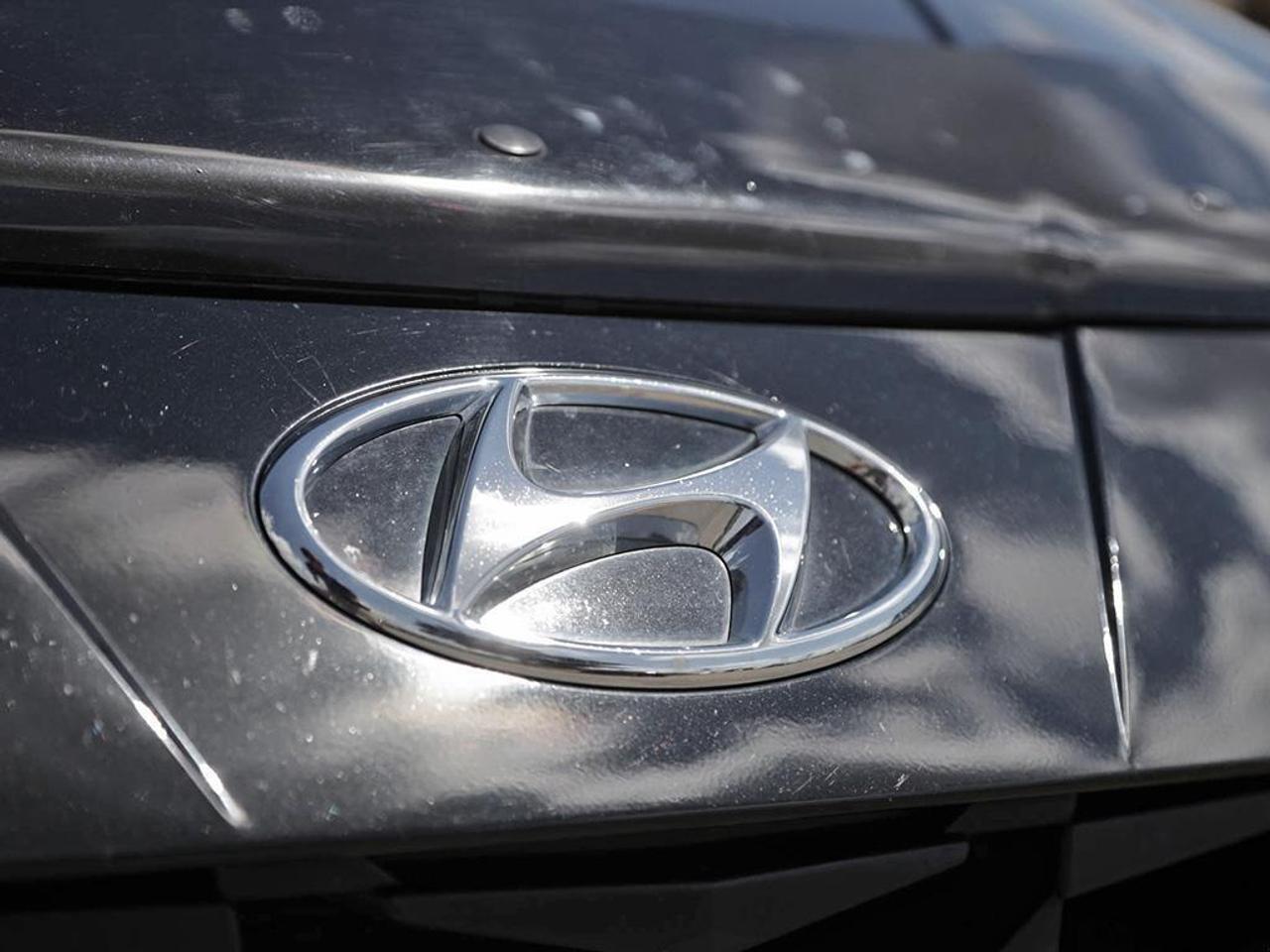2022 Hyundai Elantra Preferred w/Sun & Tech Pkg 4dr Sedan Photo