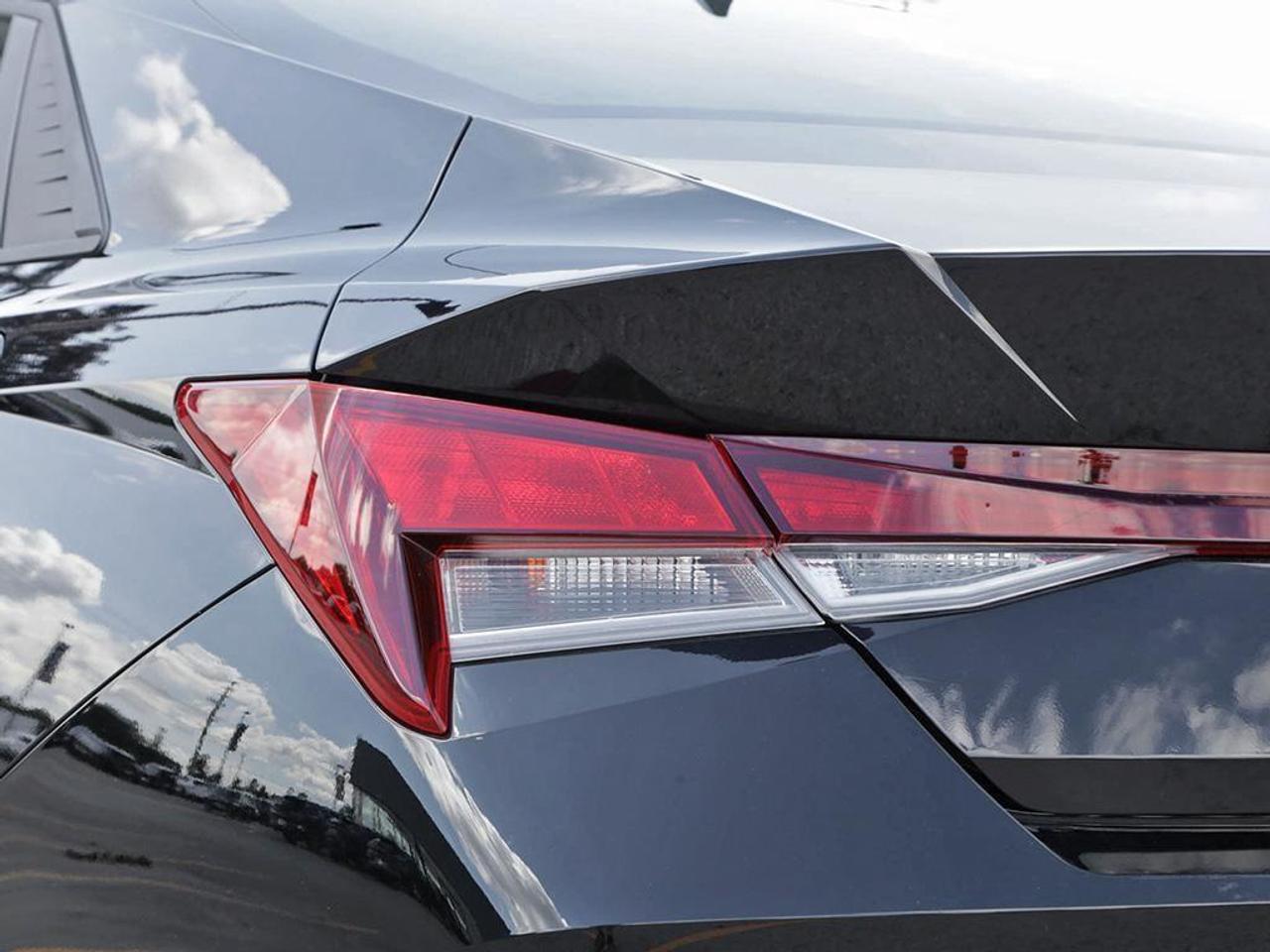 2022 Hyundai Elantra Preferred w/Sun & Tech Pkg 4dr Sedan Photo