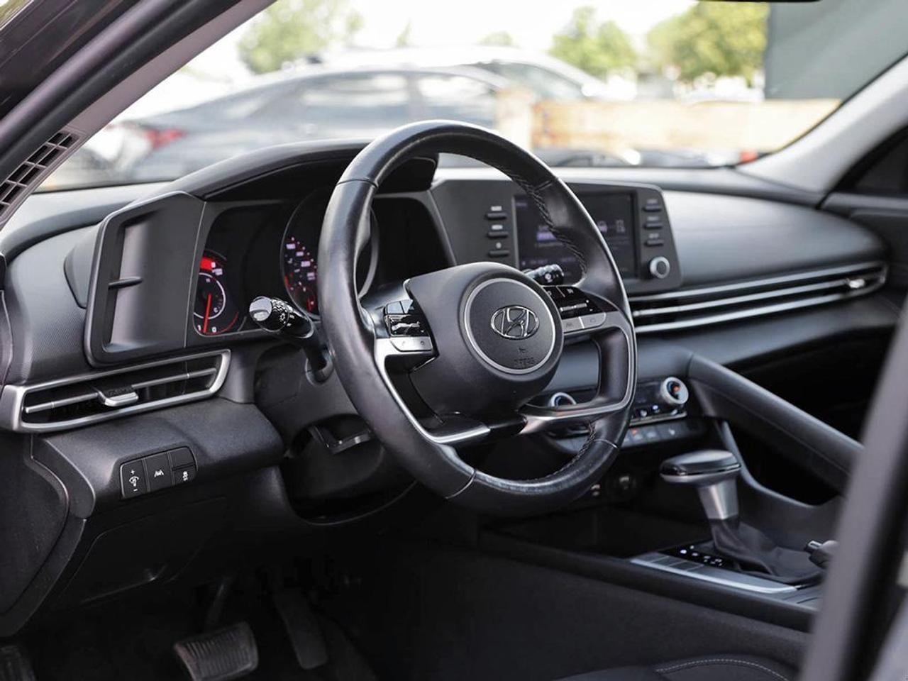 2022 Hyundai Elantra Preferred w/Sun & Tech Pkg 4dr Sedan Photo