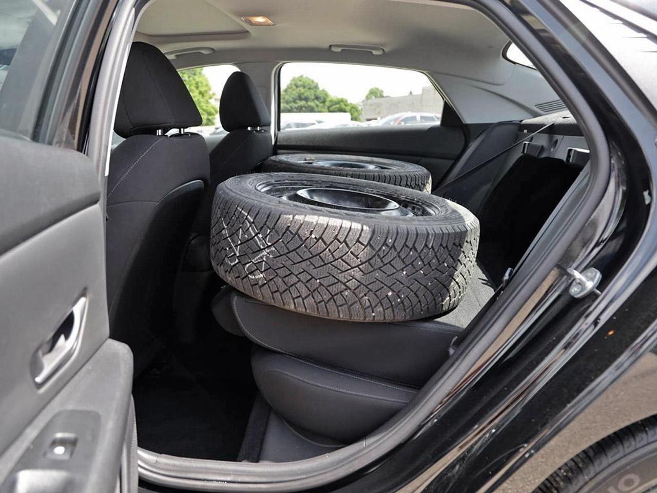 2022 Hyundai Elantra Preferred w/Sun & Tech Pkg 4dr Sedan Photo