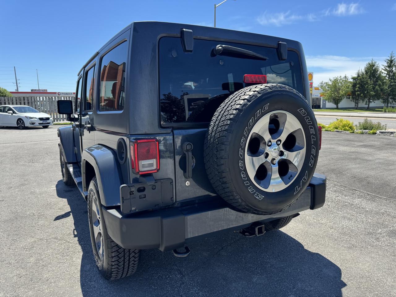 2016 Jeep WRANGLER UNLIMITED 4WD 4dr Sahara Photo