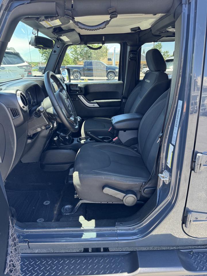 2016 Jeep WRANGLER UNLIMITED 4WD 4dr Sahara Photo