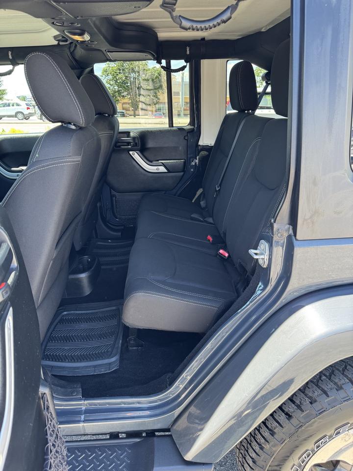 2016 Jeep WRANGLER UNLIMITED 4WD 4dr Sahara Photo