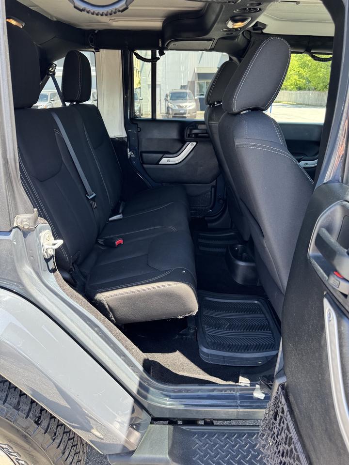 2016 Jeep WRANGLER UNLIMITED 4WD 4dr Sahara Photo