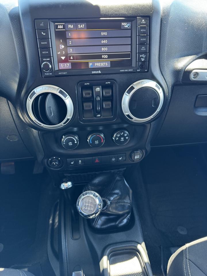 2016 Jeep WRANGLER UNLIMITED 4WD 4dr Sahara Photo
