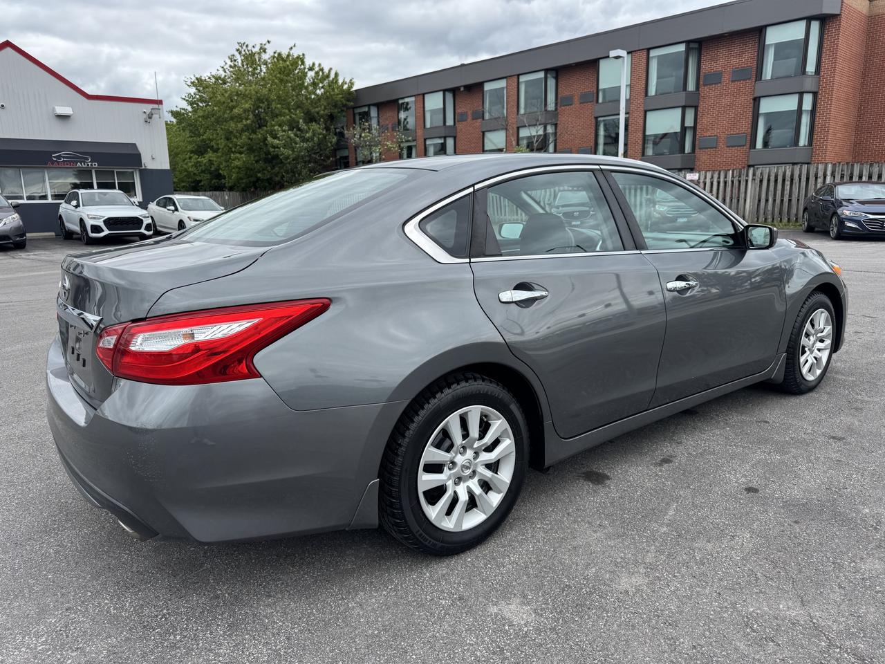 2017 Nissan Altima 4dr Sdn 2.5 Low KM - Certified Photo4