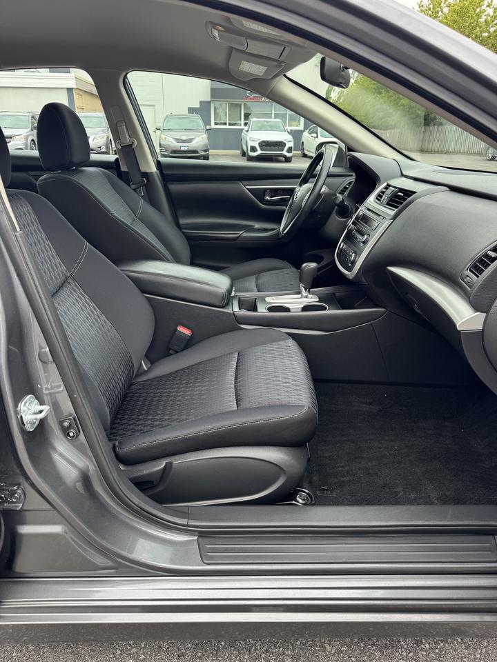 2017 Nissan Altima 4dr Sdn 2.5 Low KM - Certified Photo