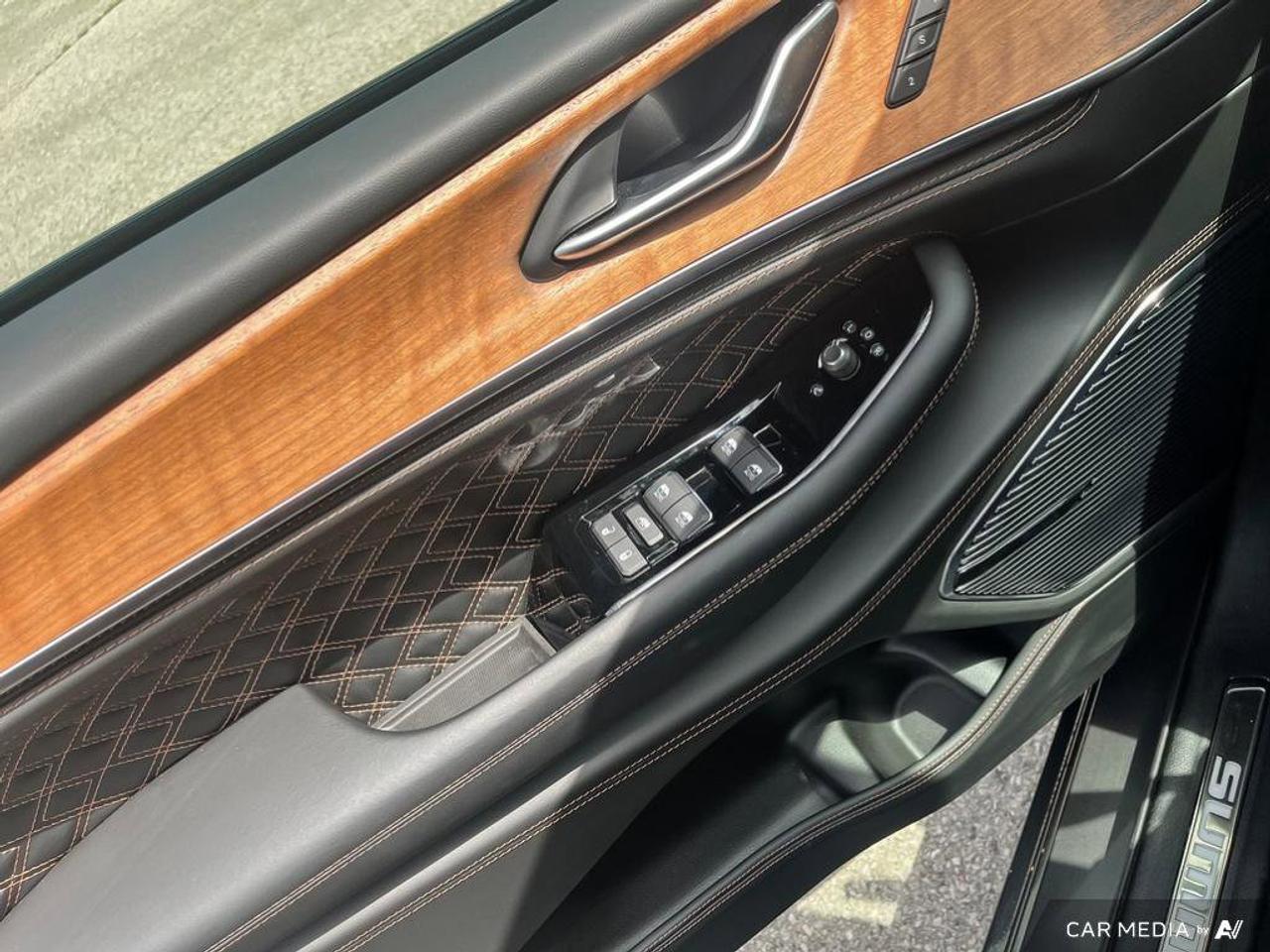 2023 Jeep Grand Cherokee 4xe Summit Reserve | Navigation | Leather | Sunroof | Remote Start | Rain Sensing Wipers | Photo