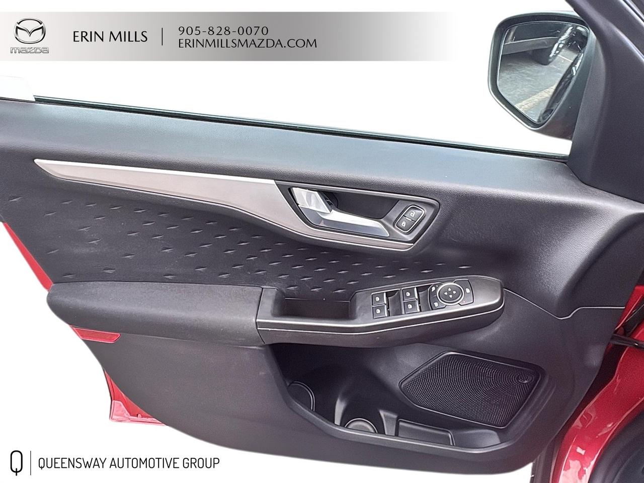 2020 Ford Escape SE Photo