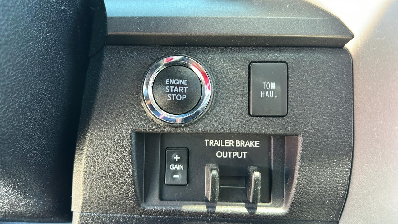 2021 Toyota Tundra 4X4 CrewMax SR5 Photo
