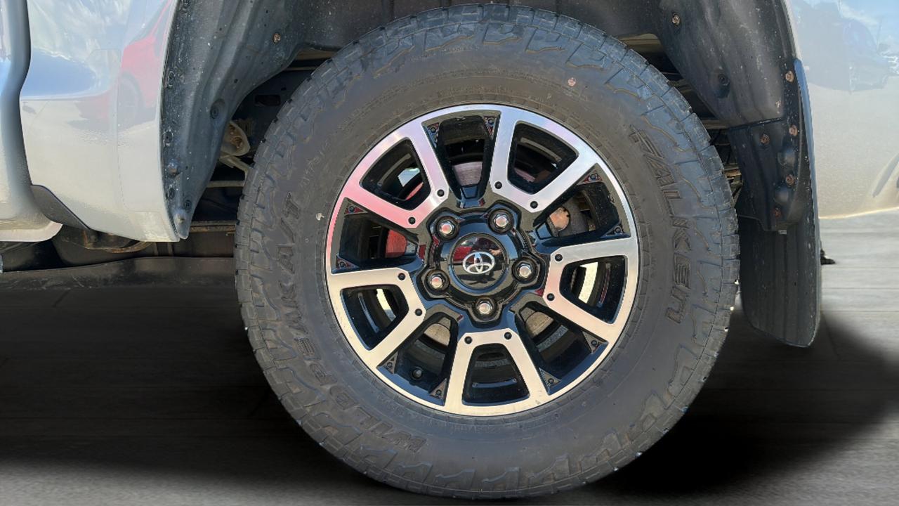 2021 Toyota Tundra 4X4 CrewMax SR5 Photo