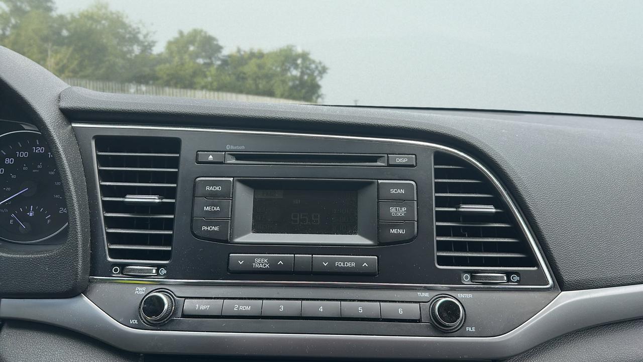 2017 Hyundai Elantra 4DR SDN AUTO LE Photo