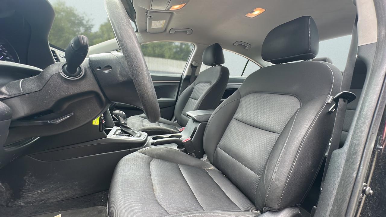 2017 Hyundai Elantra 4DR SDN AUTO LE Photo