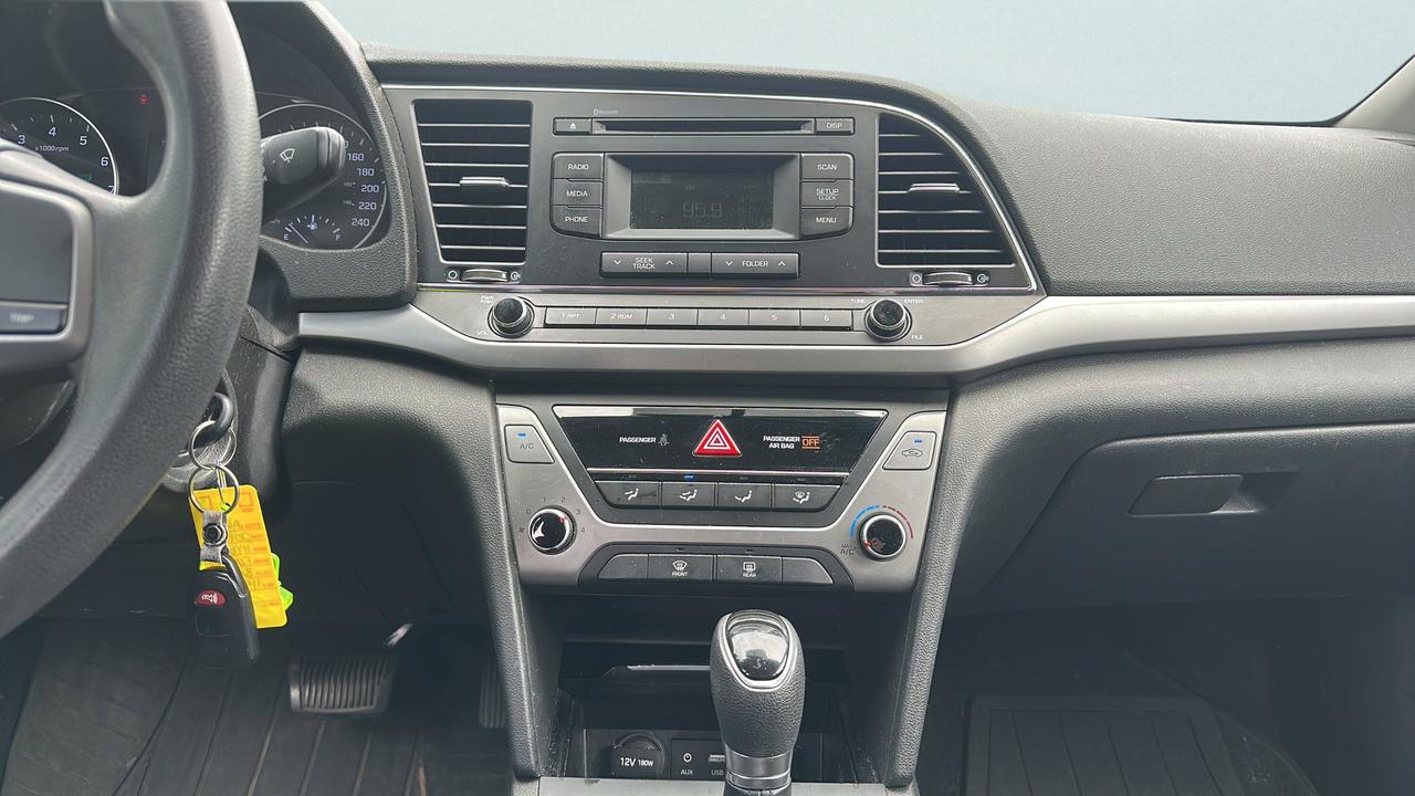 2017 Hyundai Elantra 4DR SDN AUTO LE Photo