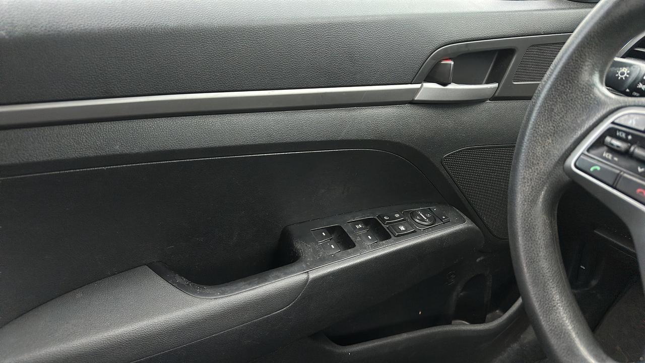 2017 Hyundai Elantra 4DR SDN AUTO LE Photo