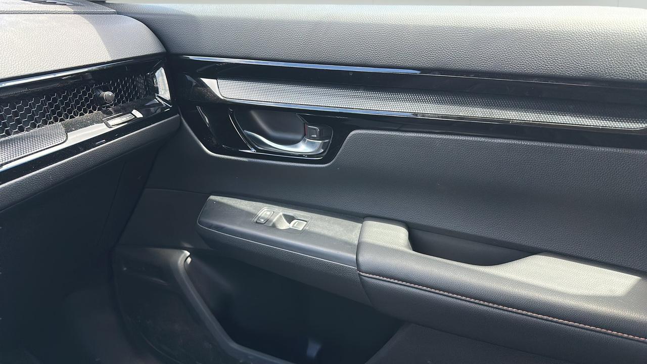 2023 Honda CR-V Hybrid Touring AWD Photo
