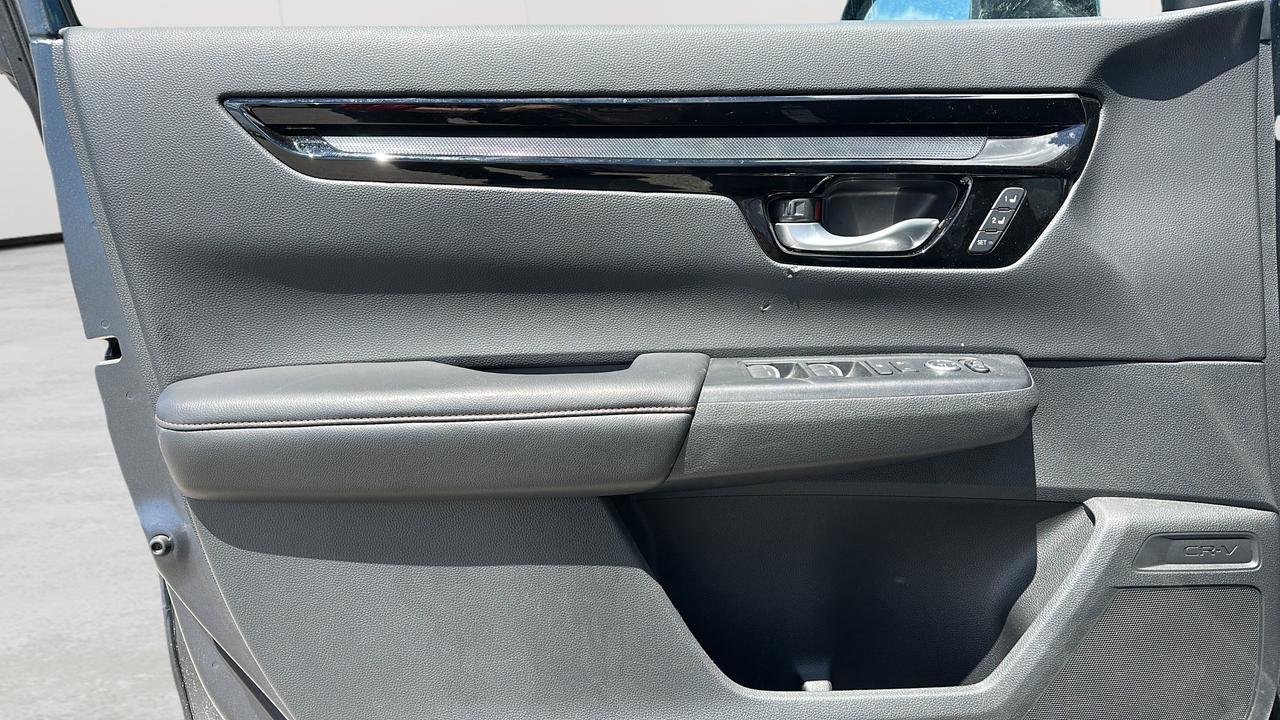 2023 Honda CR-V Hybrid Touring AWD Photo