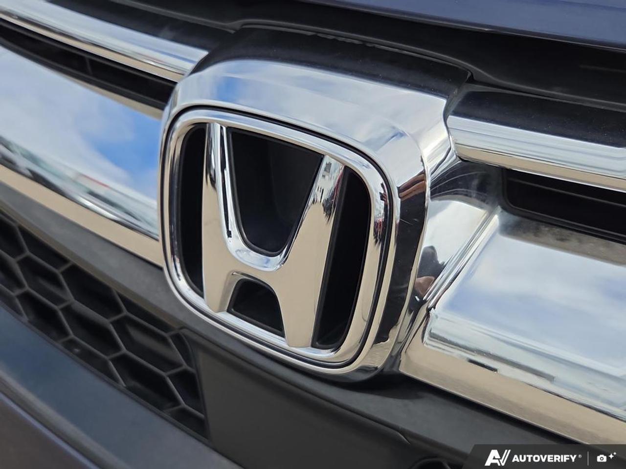 2019 Honda CR-V Touring AWD   LEATHER   SUNROOF   ONE OWNER Photo