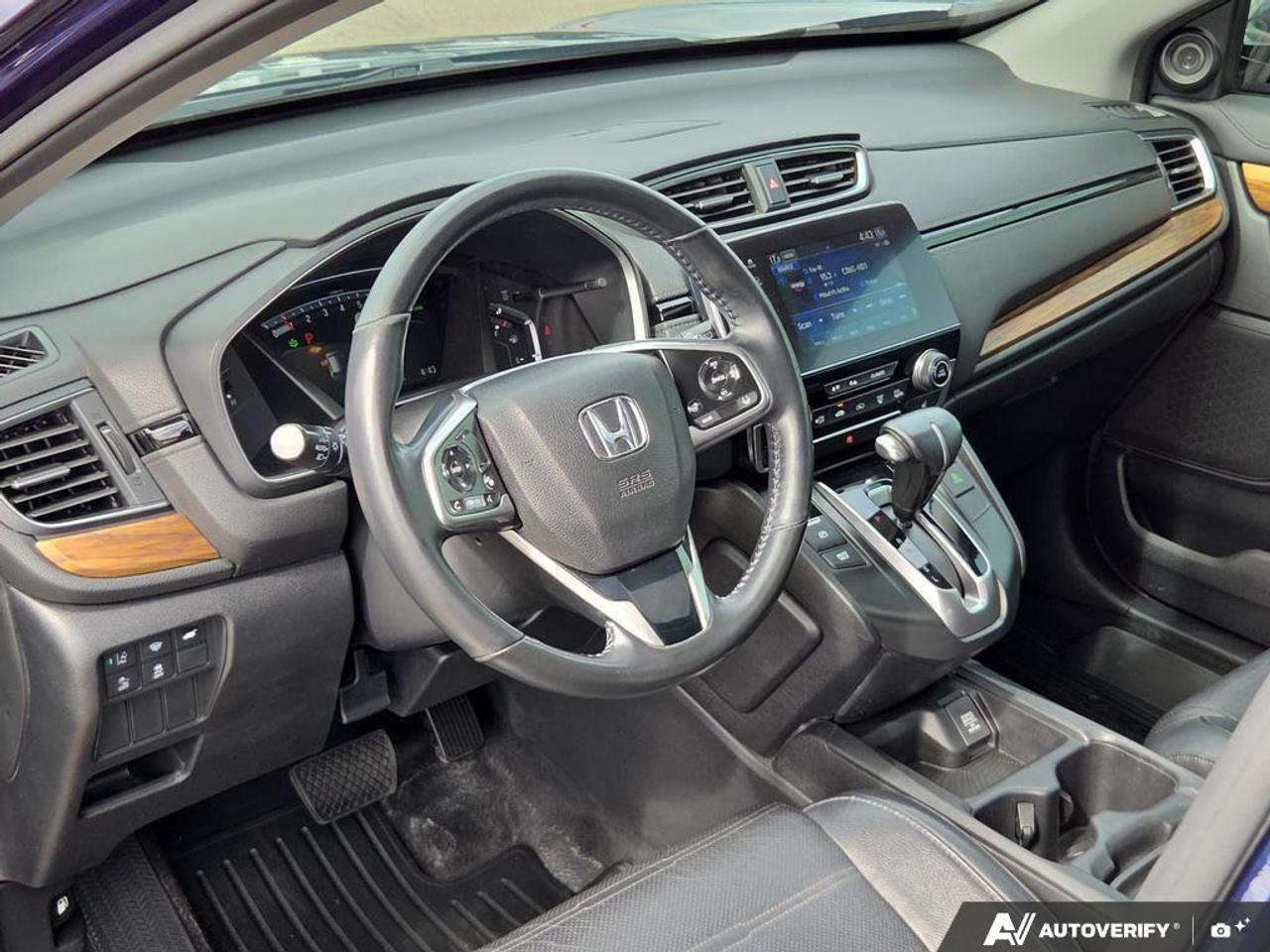 2019 Honda CR-V Touring AWD   LEATHER   SUNROOF   ONE OWNER Photo