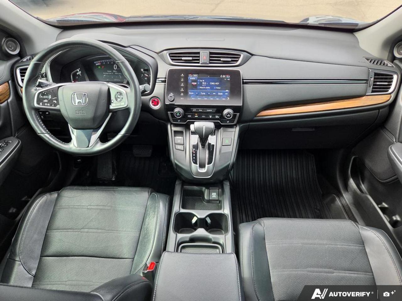 2019 Honda CR-V Touring AWD   LEATHER   SUNROOF   ONE OWNER Photo