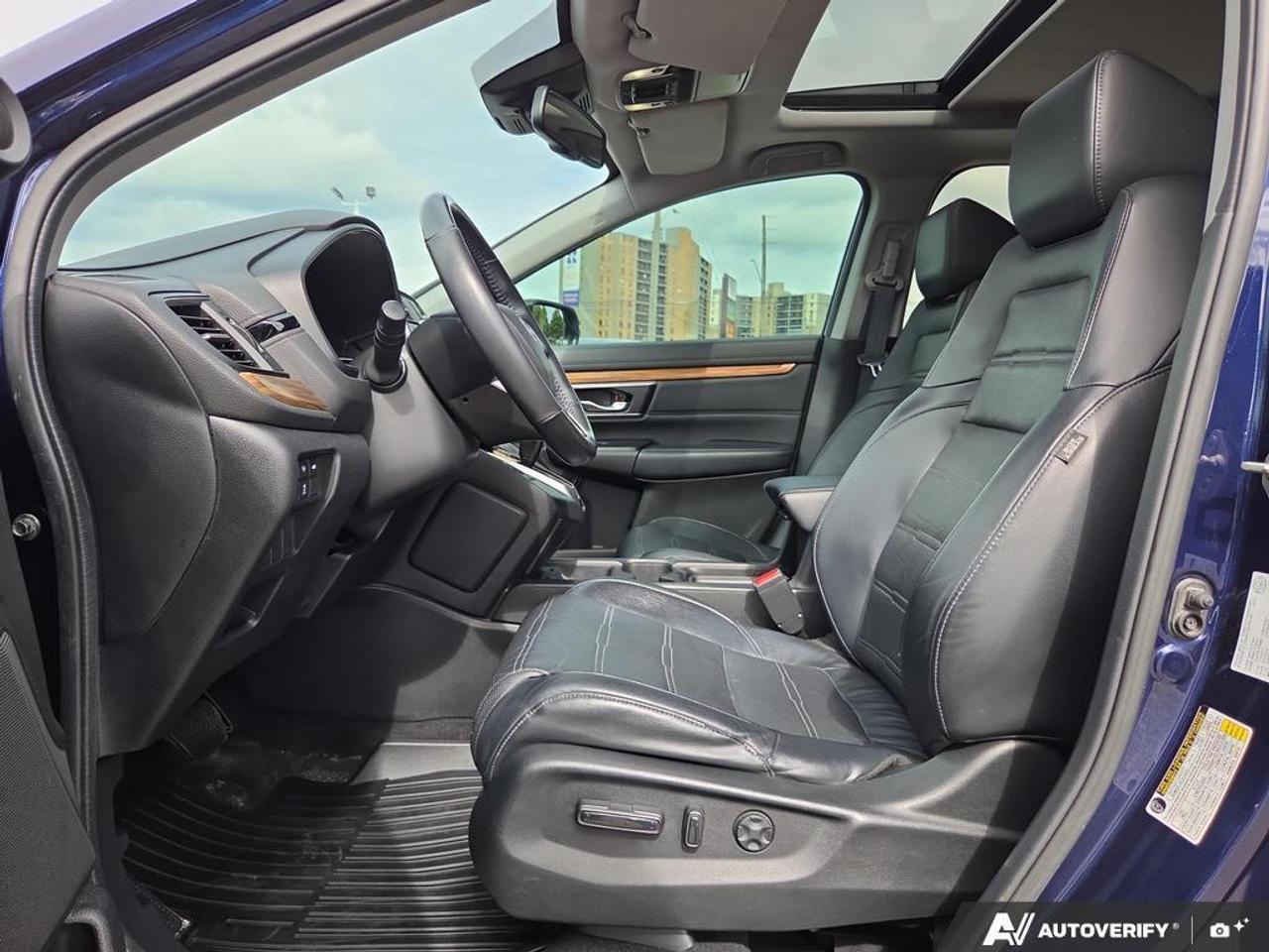 2019 Honda CR-V Touring AWD   LEATHER   SUNROOF   ONE OWNER Photo