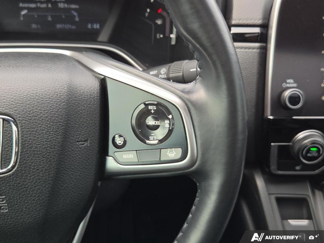2019 Honda CR-V Touring AWD   LEATHER   SUNROOF   ONE OWNER Photo