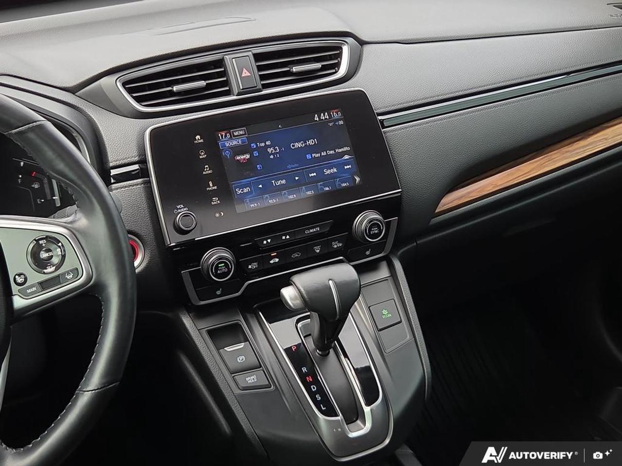 2019 Honda CR-V Touring AWD   LEATHER   SUNROOF   ONE OWNER Photo