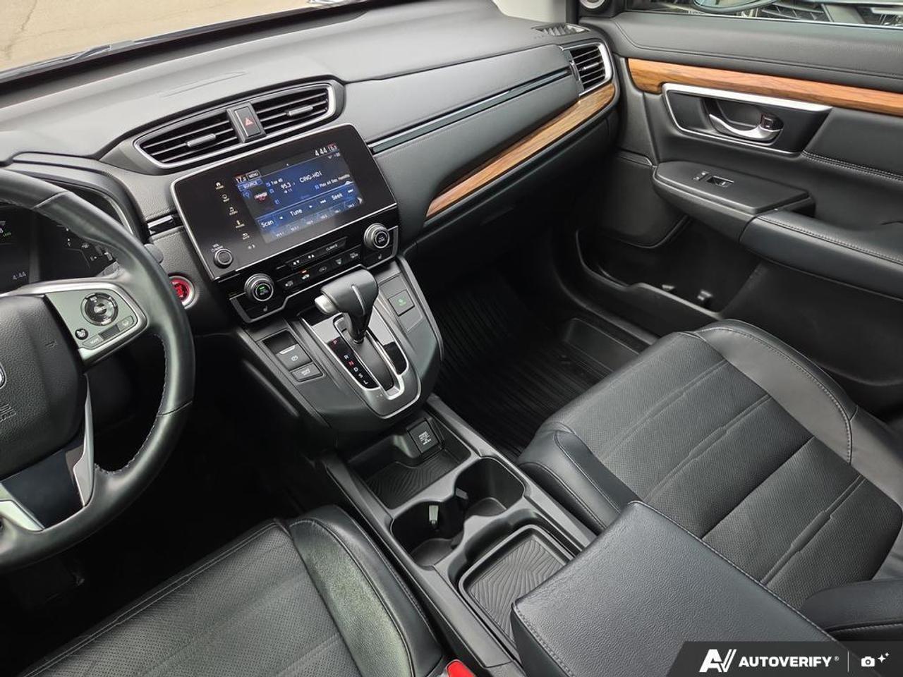 2019 Honda CR-V Touring AWD   LEATHER   SUNROOF   ONE OWNER Photo