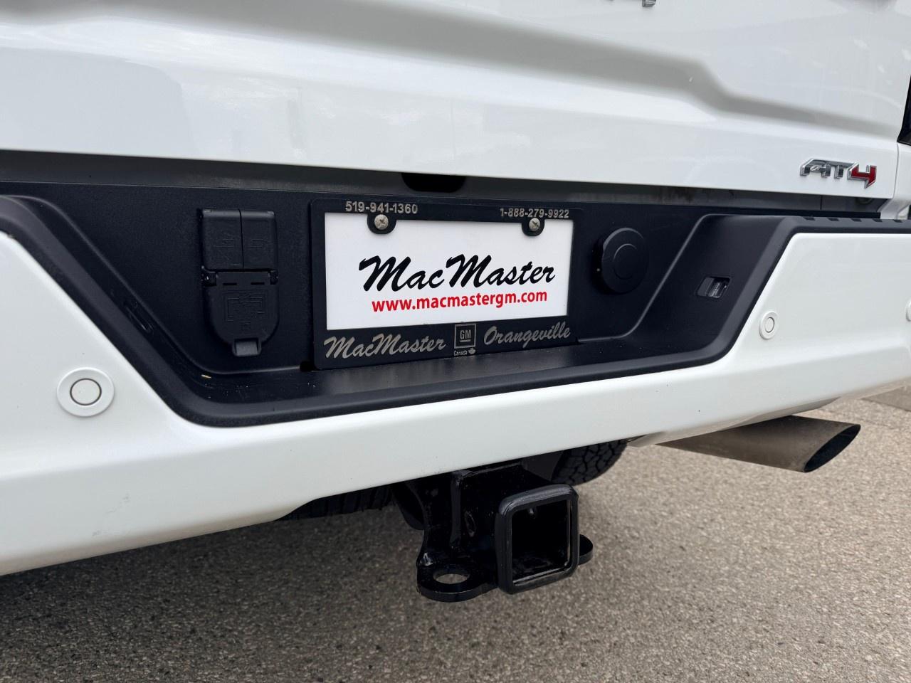 2025 GMC SIERRA 2500HD 4WD Crew Cab Standard Box AT4 Photo