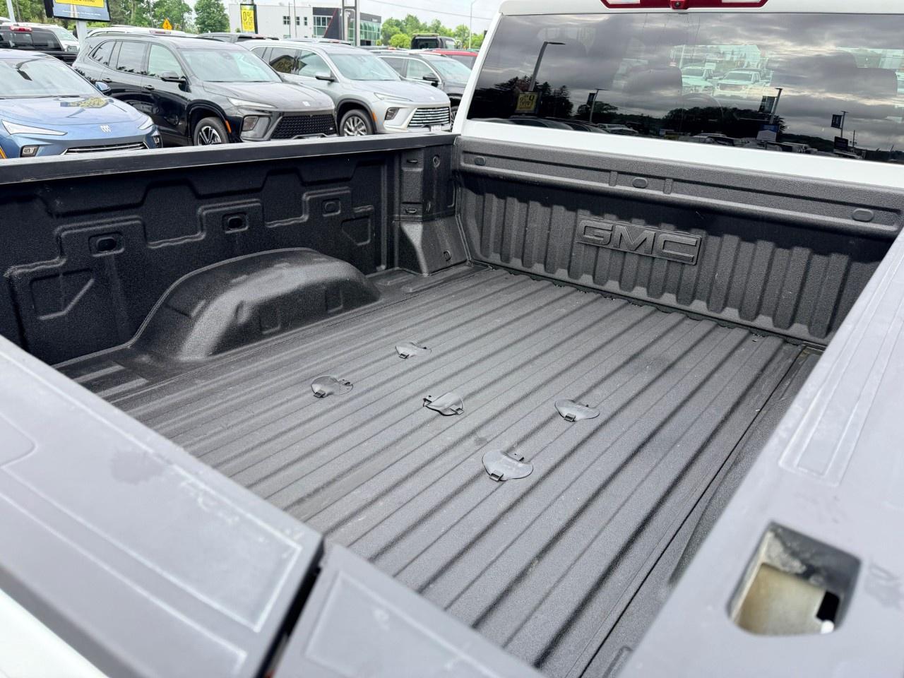 2025 GMC SIERRA 2500HD 4WD Crew Cab Standard Box AT4 Photo