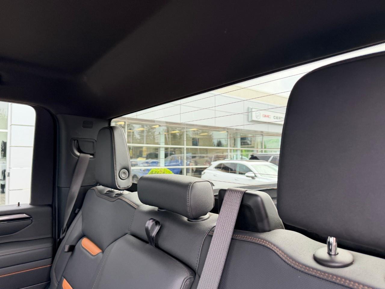 2025 GMC SIERRA 2500HD 4WD Crew Cab Standard Box AT4 Photo