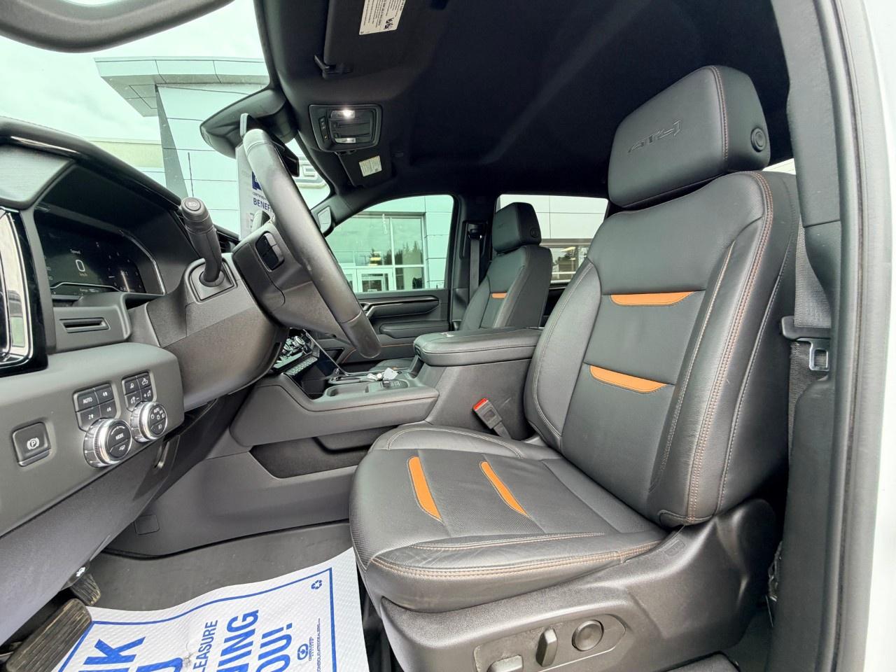2025 GMC SIERRA 2500HD 4WD Crew Cab Standard Box AT4 Photo