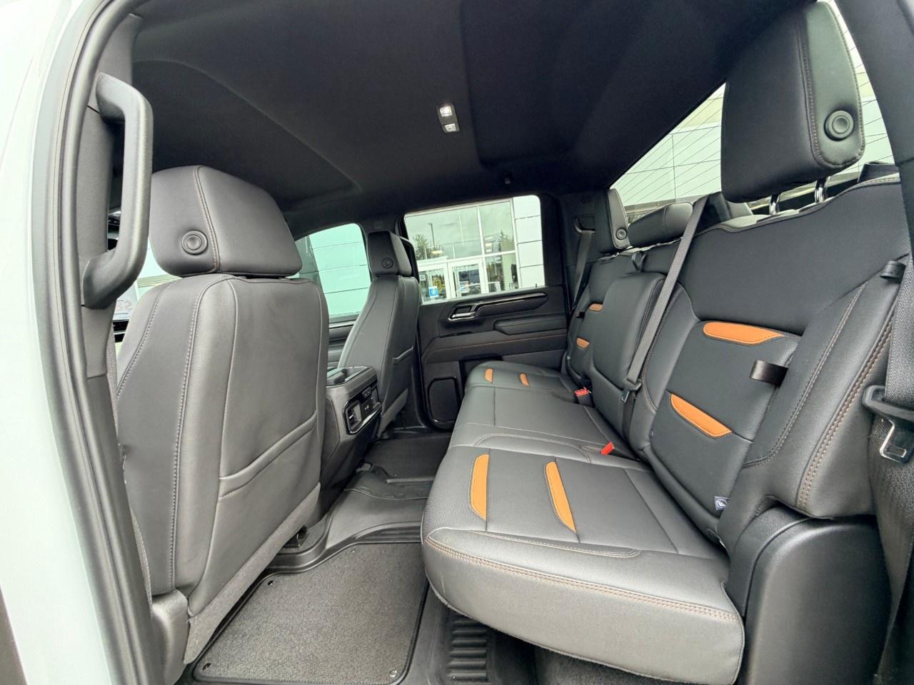 2025 GMC SIERRA 2500HD 4WD Crew Cab Standard Box AT4 Photo