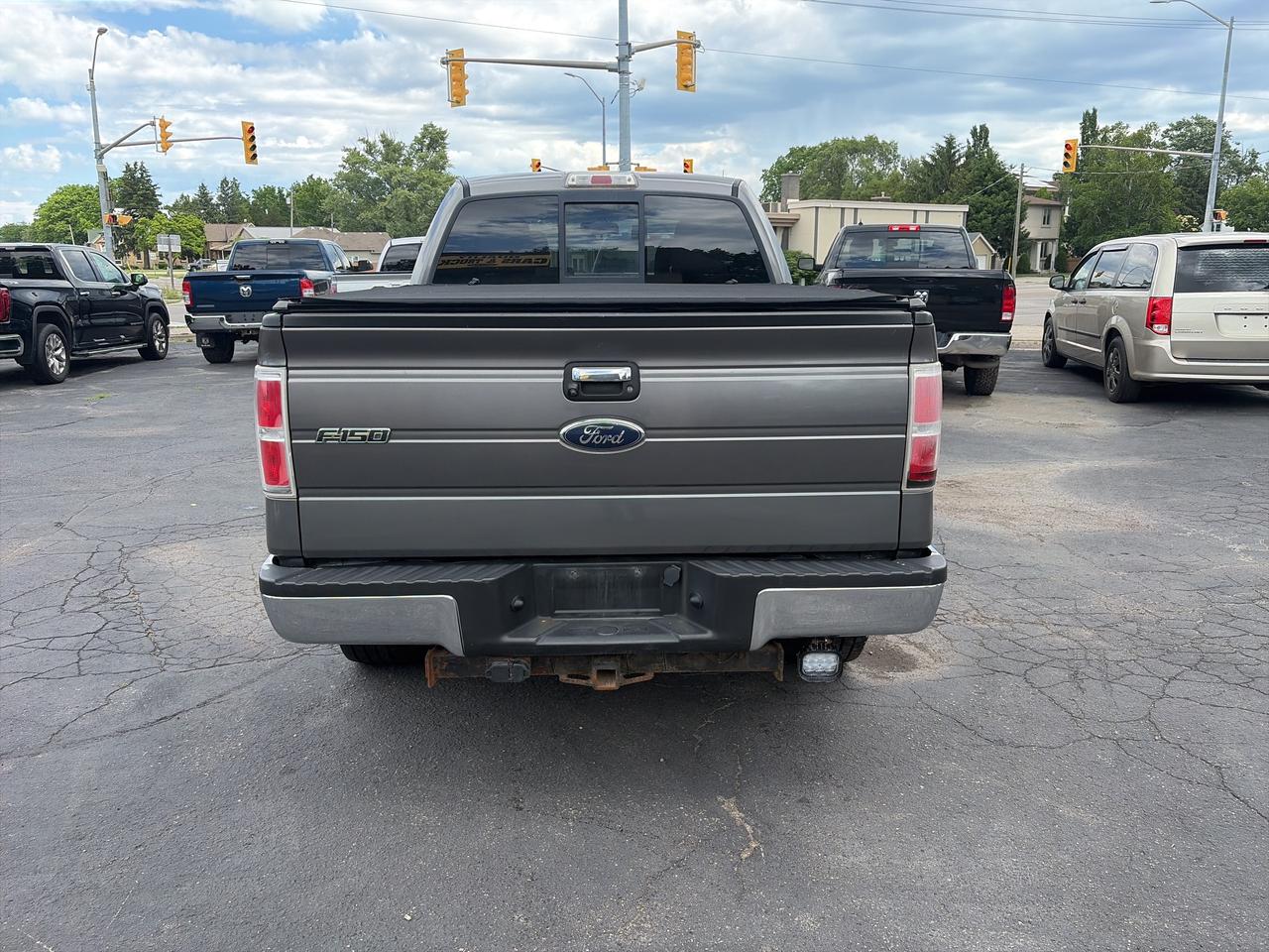2010 Ford F-150 XLT- FULL CREW-TOW PACKAGE-BACK UP CAMERA Photo