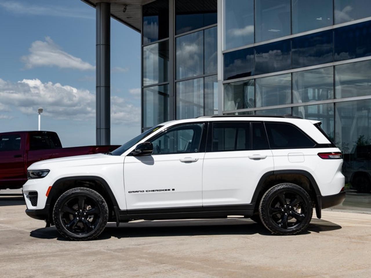 2024 Jeep Grand Cherokee Altitude Photo4