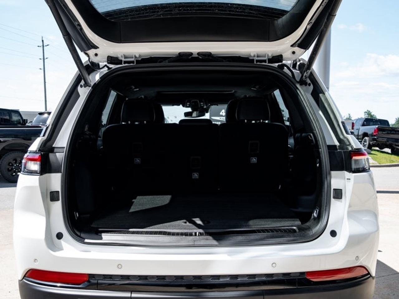 2024 Jeep Grand Cherokee Altitude Photo