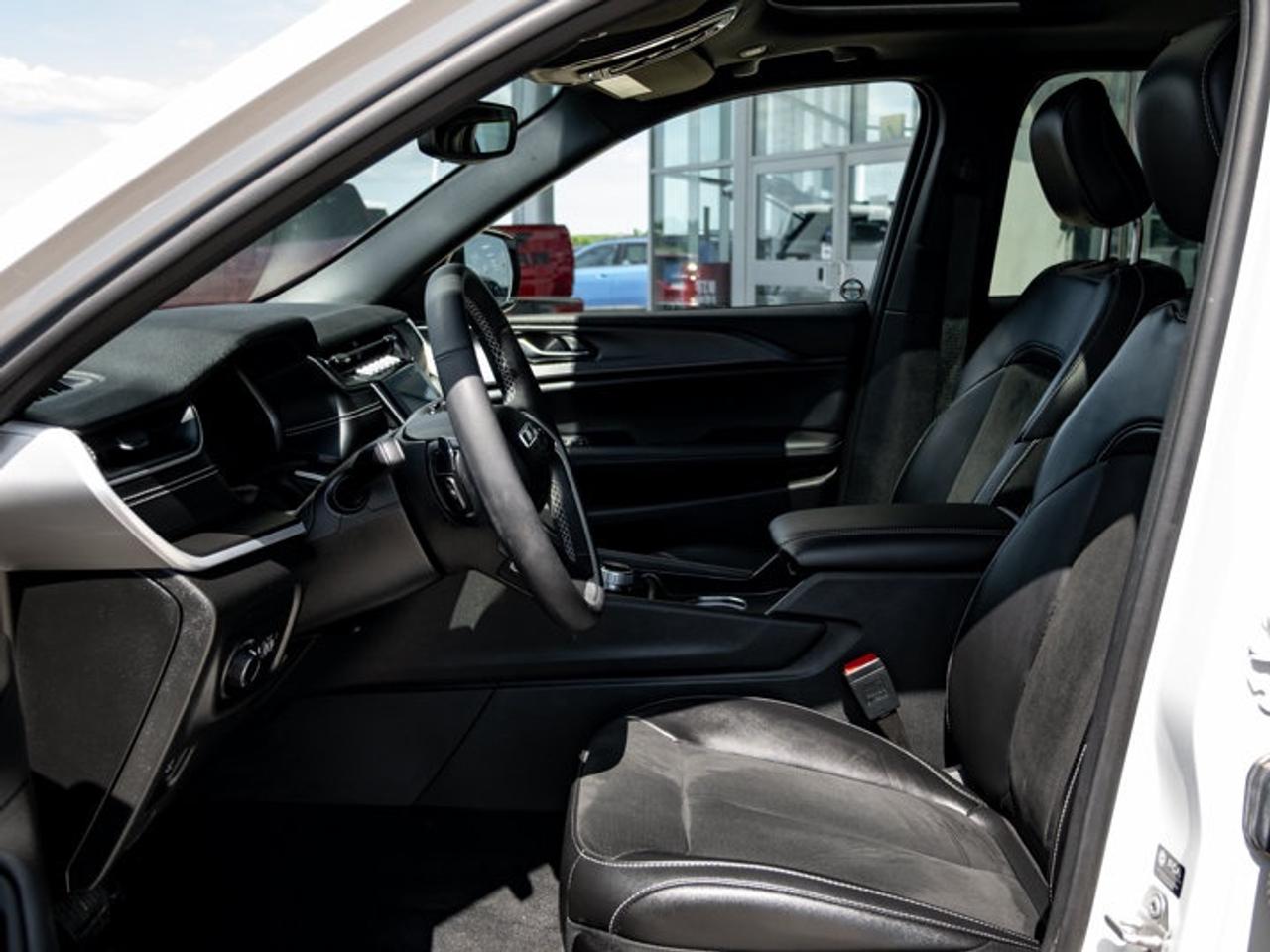 2024 Jeep Grand Cherokee Altitude Photo