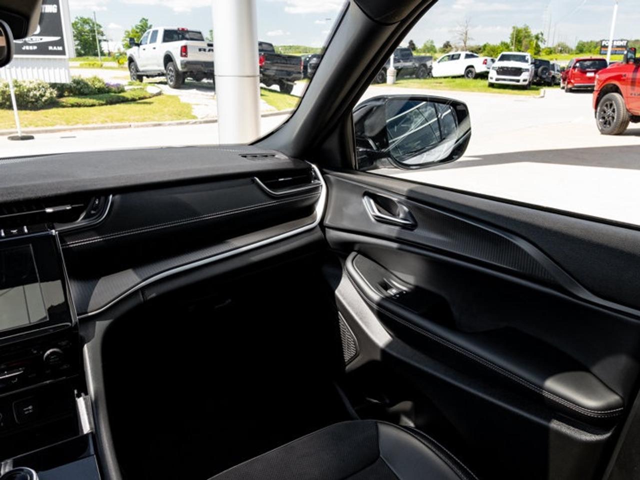 2024 Jeep Grand Cherokee Altitude Photo
