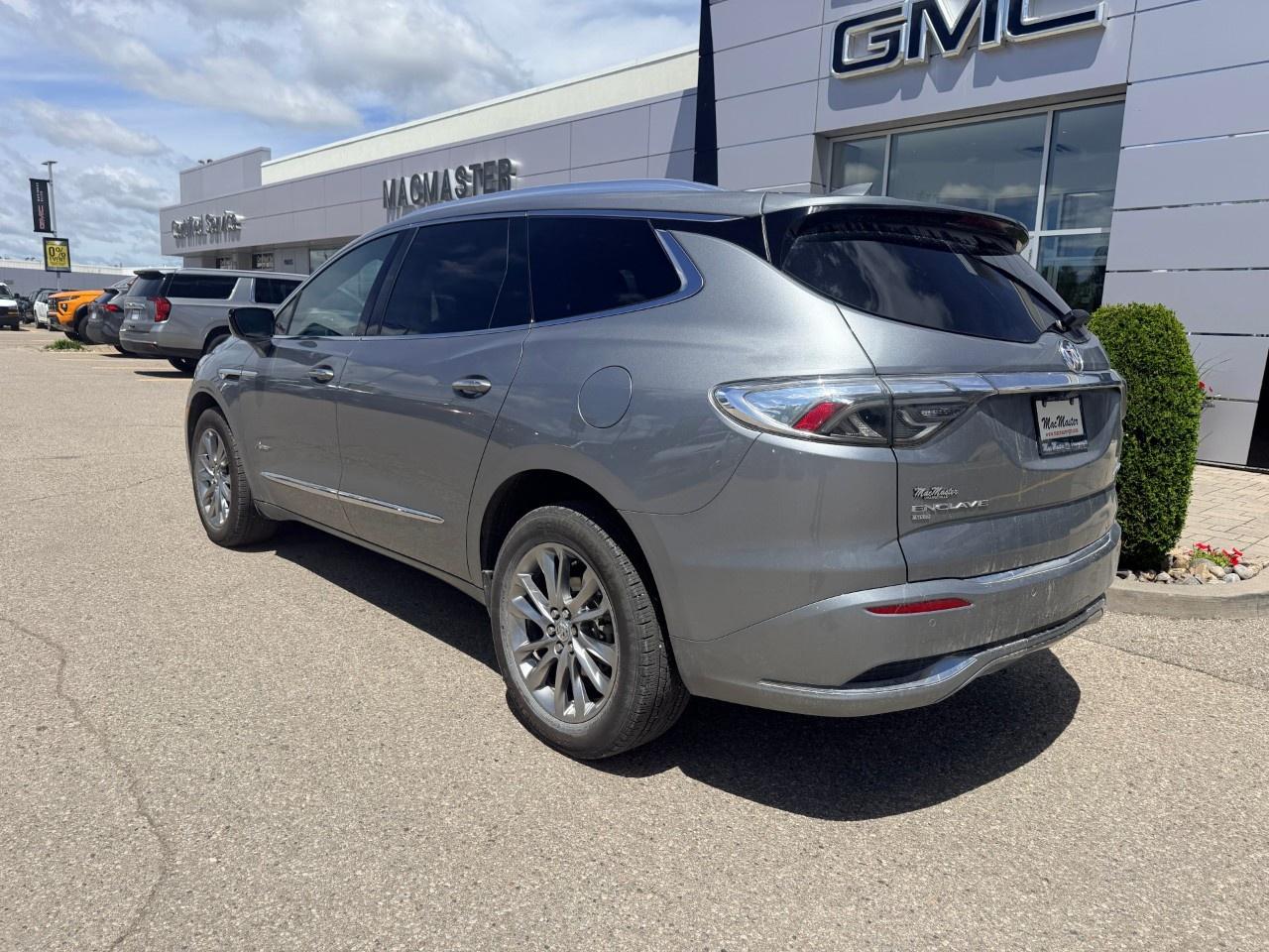 2024 Buick Enclave Avenir AWD Photo3