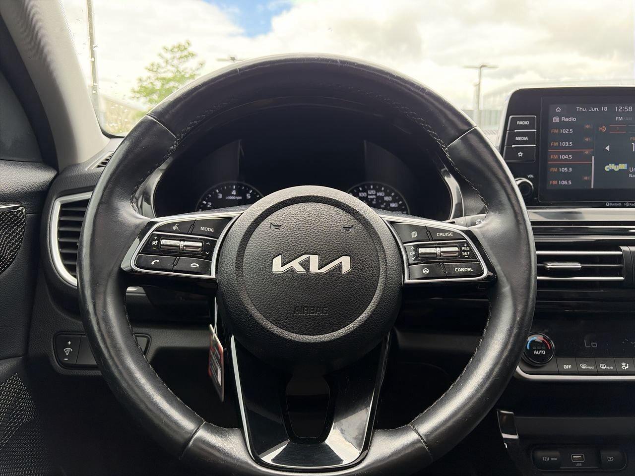 2023 Kia Seltos EX CLEAN CARFAX   ONE OWNER   LTHR SEATS   SUNROOF Photo