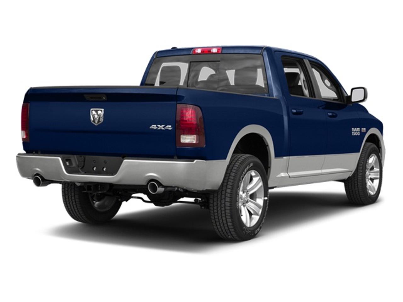 2013 RAM 1500 4WD Crew Cab 5.7 Ft Box Laramie Photo4