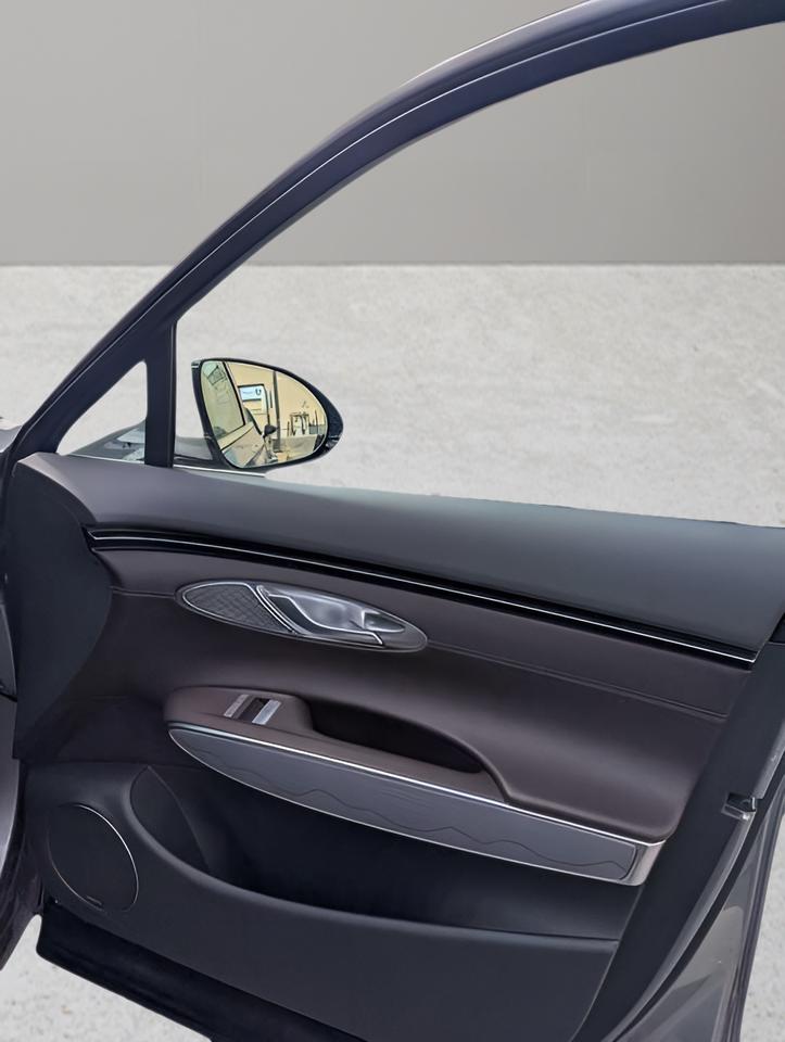 2023 Genesis GV70  Photo