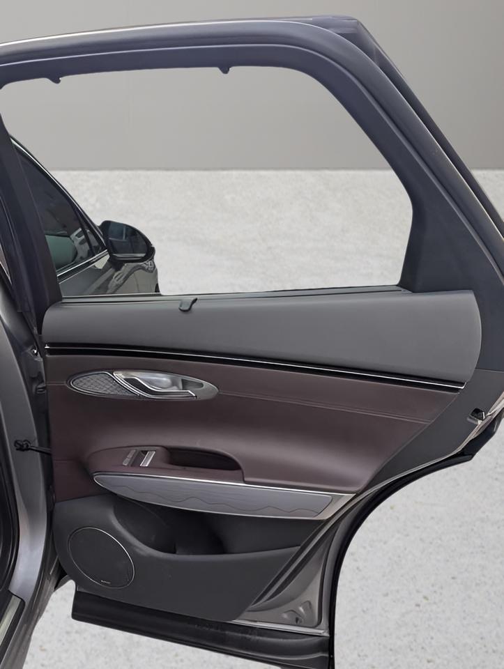 2023 Genesis GV70  Photo
