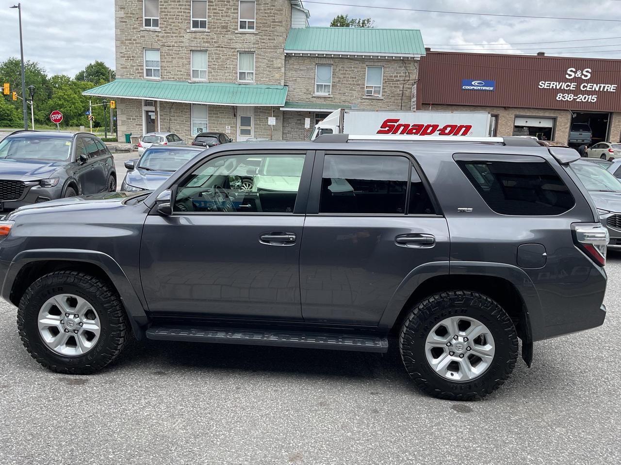 2023 Toyota 4Runner Base 4dr 4x4 Photo2