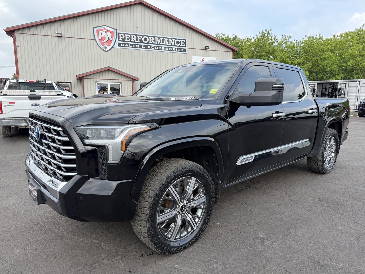 2022 Toyota Tundra 4x4 Crewmax Capstone Hybrid Photo0