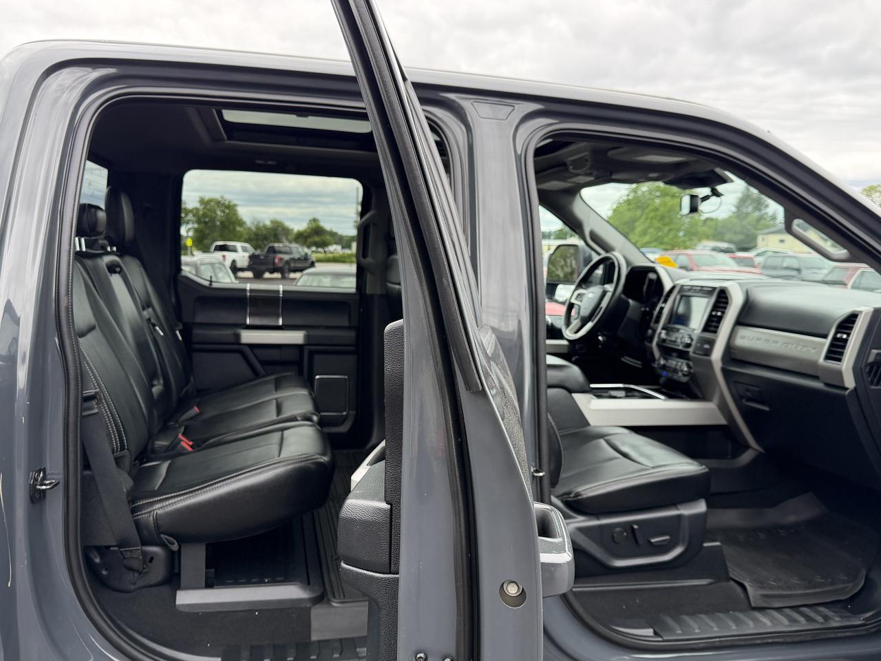 2021 Ford F-250 Lariat 4WD Crew Cab 6.75' Box Photo