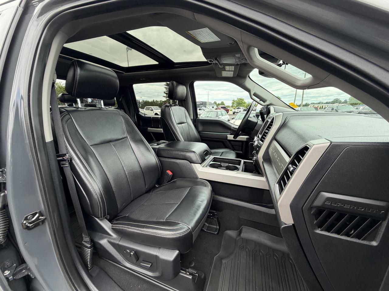 2021 Ford F-250 Lariat 4WD Crew Cab 6.75' Box Photo