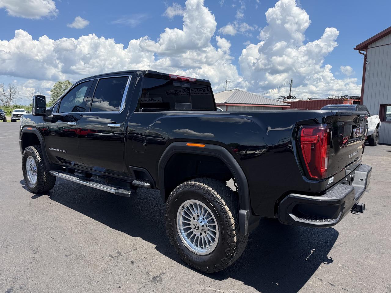 2023 GMC SIERRA 2500HD 4WD Crew Cab 159  Denali Photo
