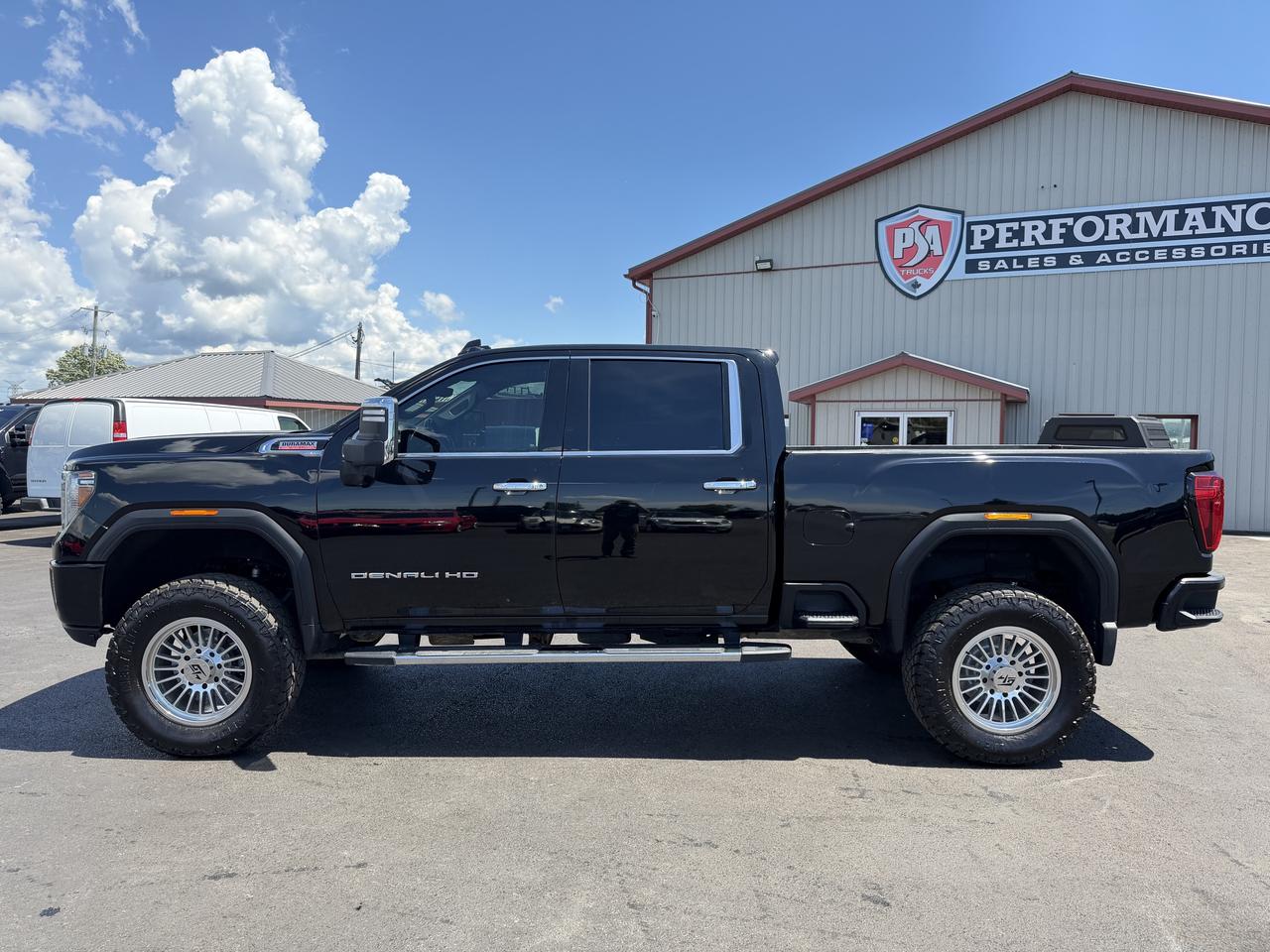 2023 GMC SIERRA 2500HD 4WD Crew Cab 159  Denali Photo3